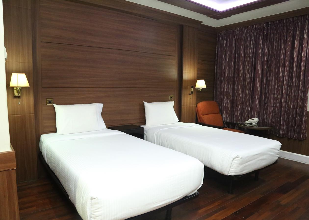 Lagos Travel Inn Ikeja Esterno foto