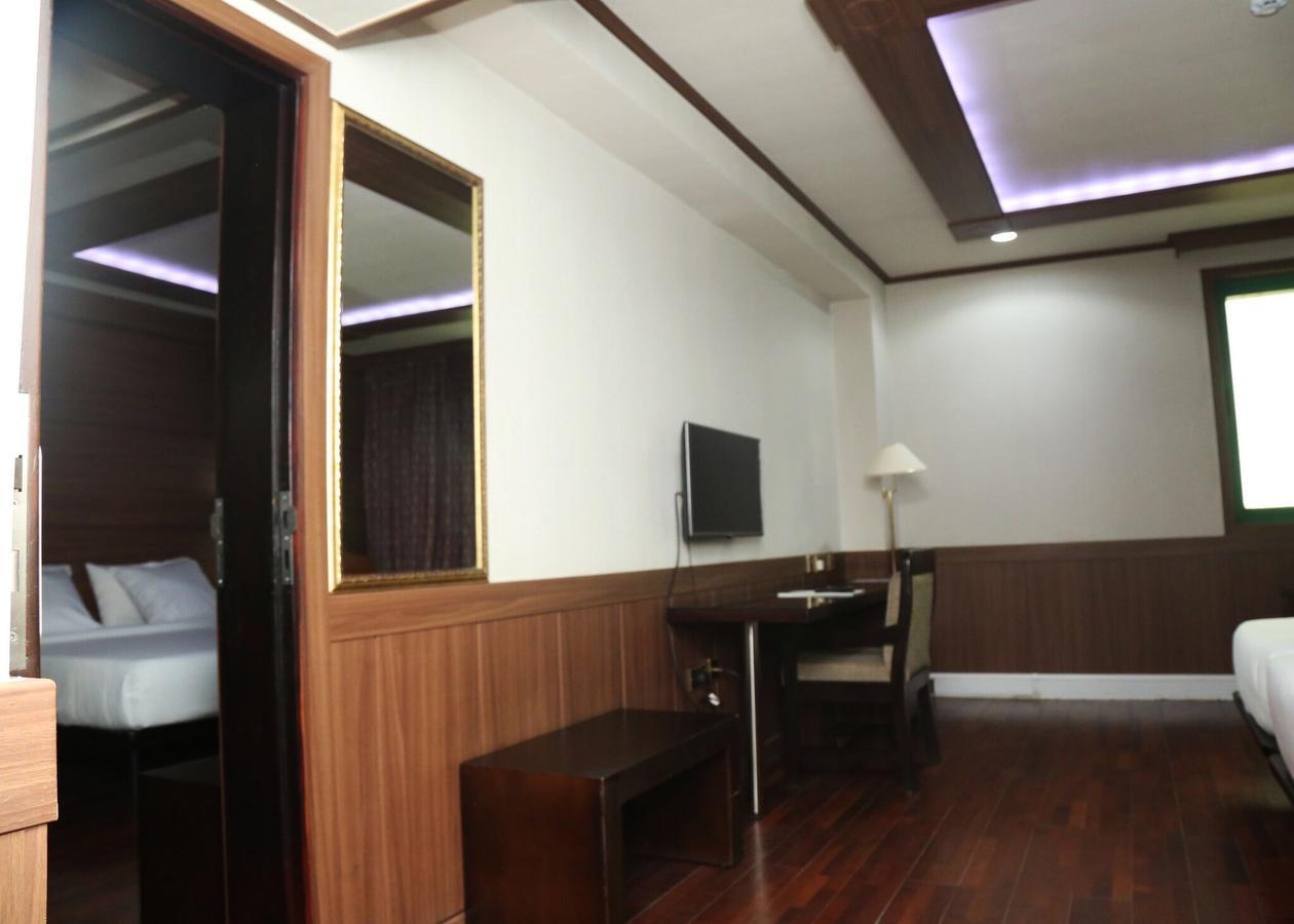 Lagos Travel Inn Ikeja Esterno foto