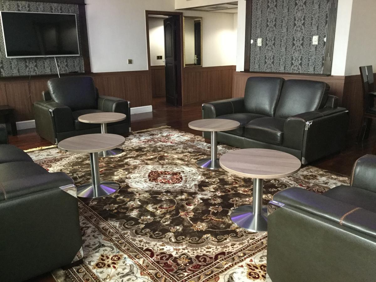 Lagos Travel Inn Ikeja Esterno foto