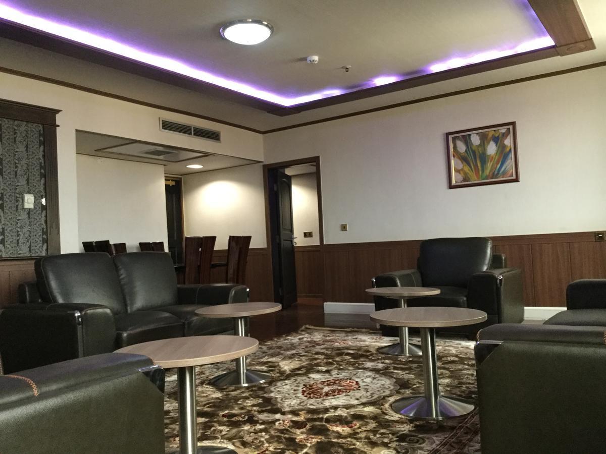 Lagos Travel Inn Ikeja Esterno foto
