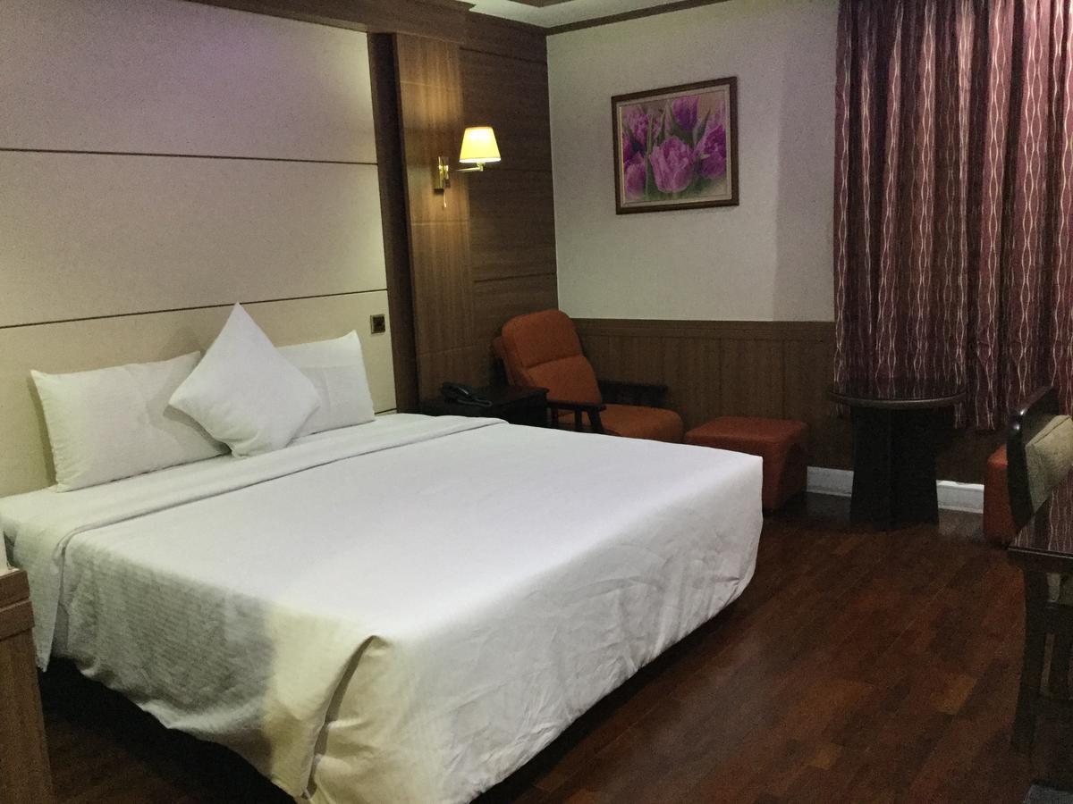 Lagos Travel Inn Ikeja Esterno foto