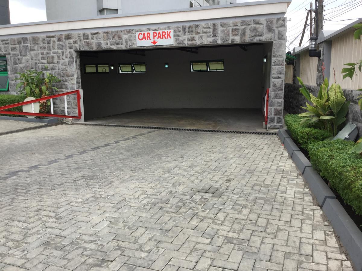 Lagos Travel Inn Ikeja Esterno foto