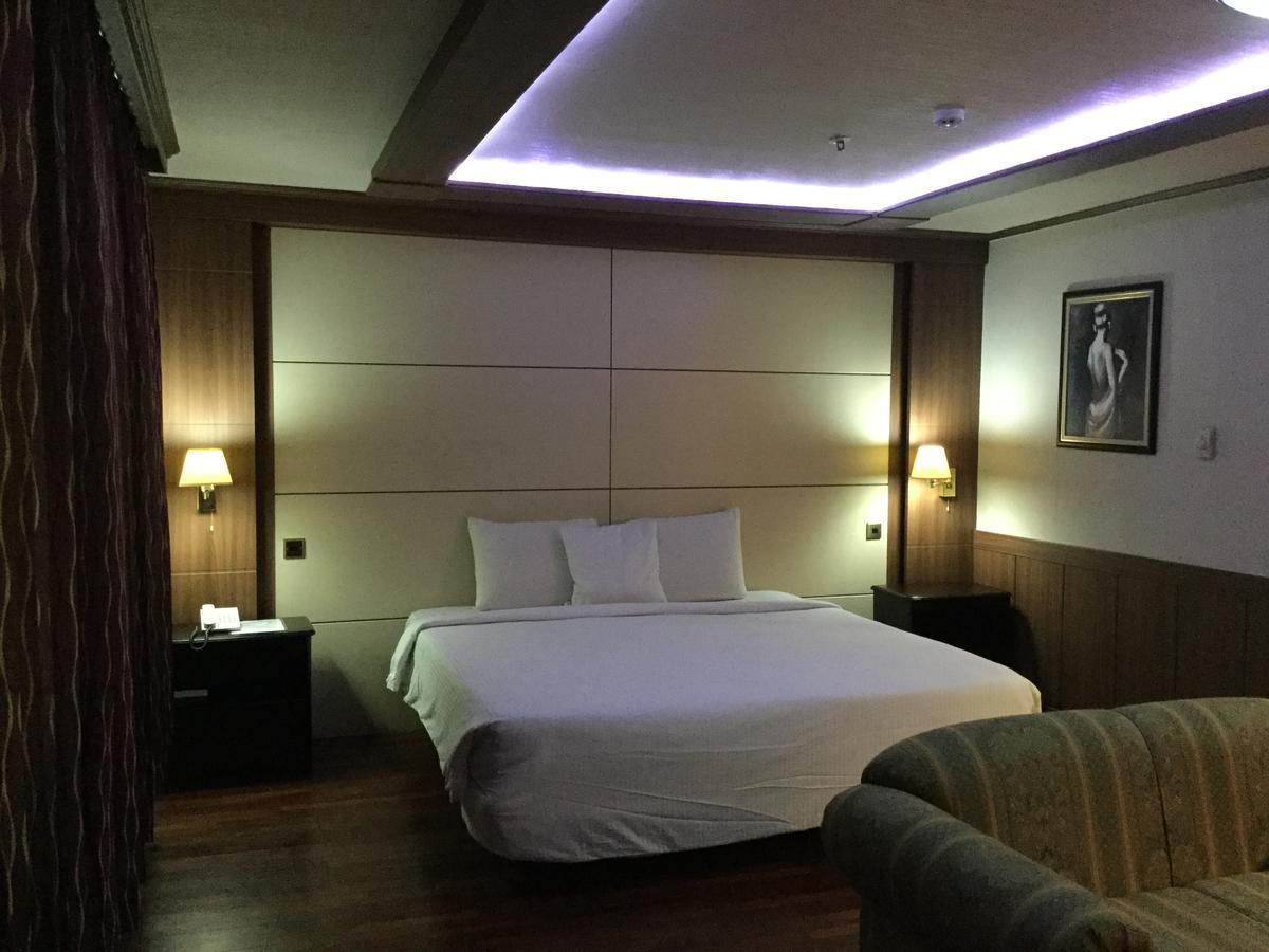 Lagos Travel Inn Ikeja Esterno foto