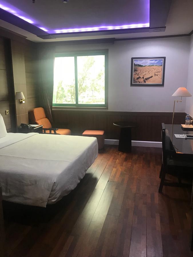 Lagos Travel Inn Ikeja Esterno foto