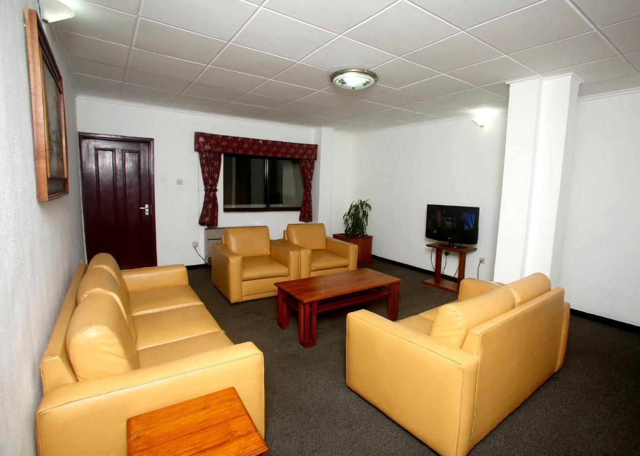 Lagos Travel Inn Ikeja Esterno foto